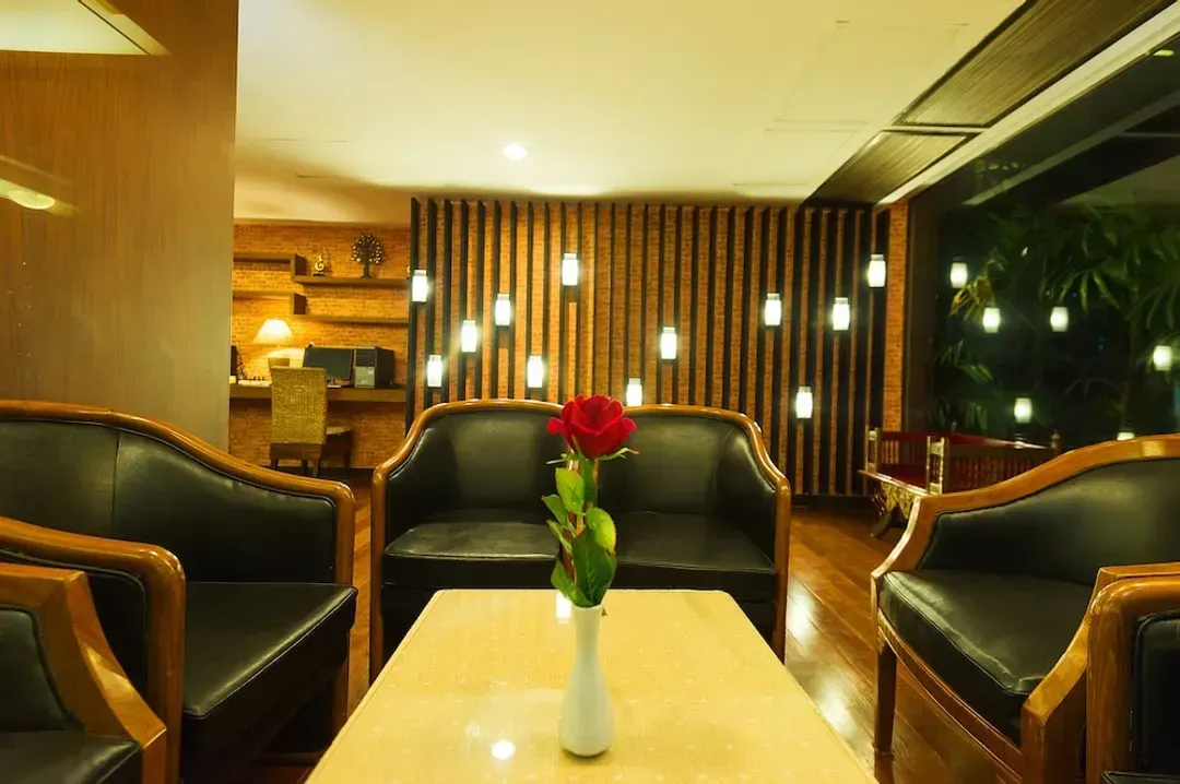 Lobby lounge