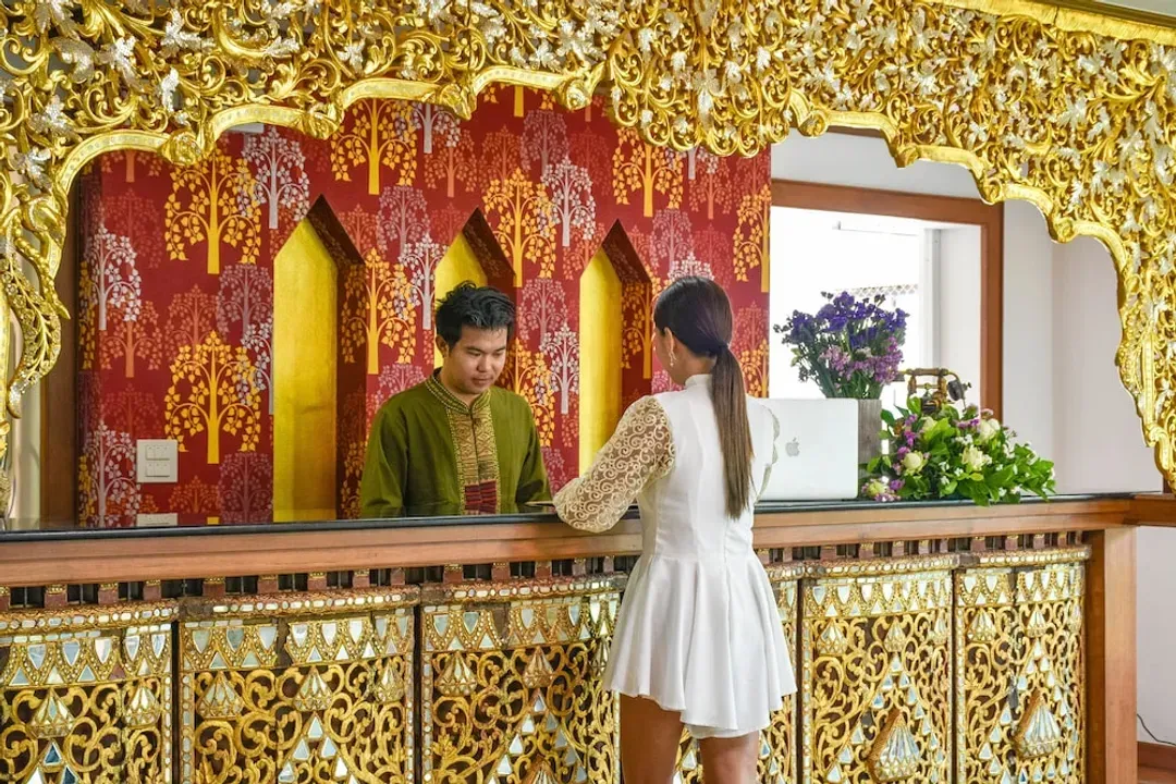 Check-in/check-out kiosk