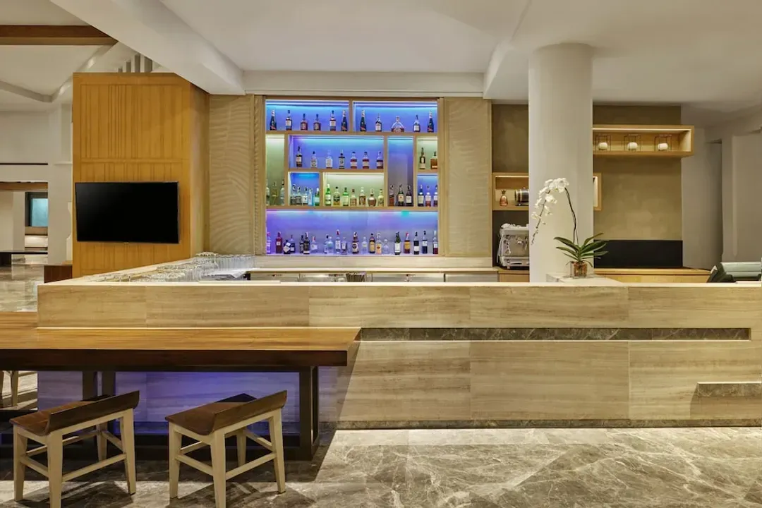 Lobby lounge