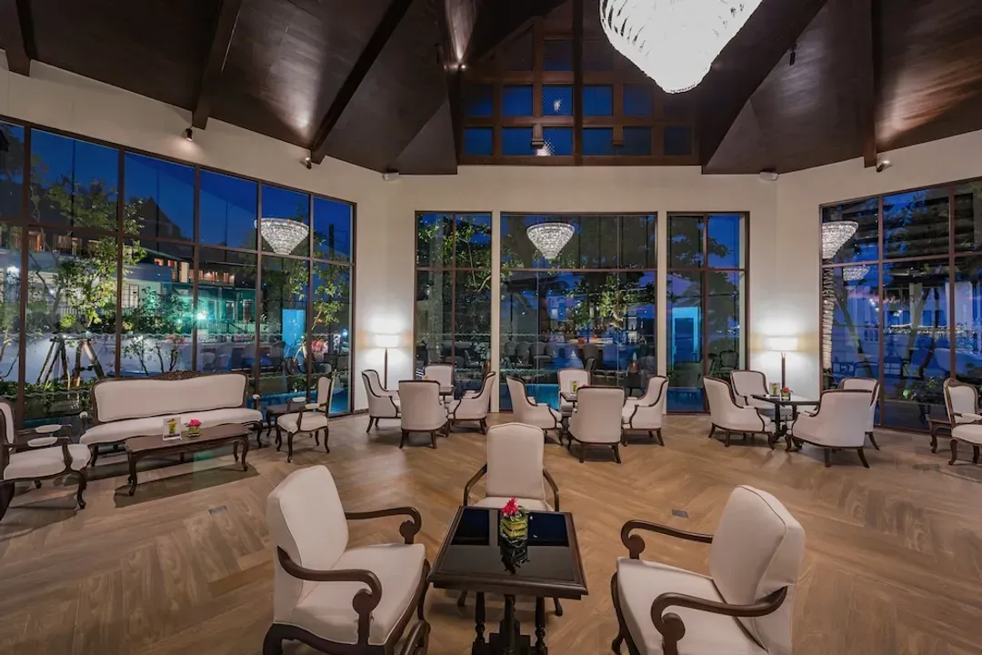 Lobby lounge