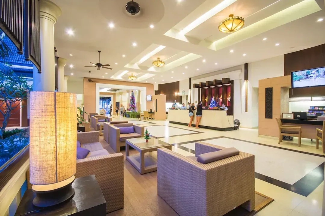 Lobby lounge