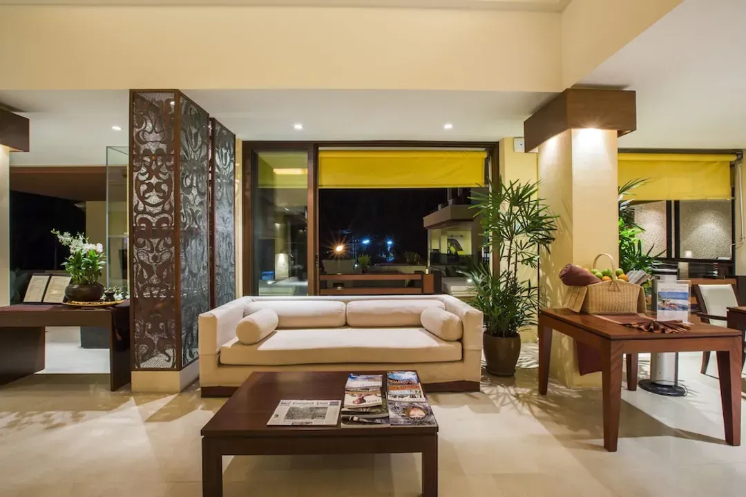 Lobby lounge