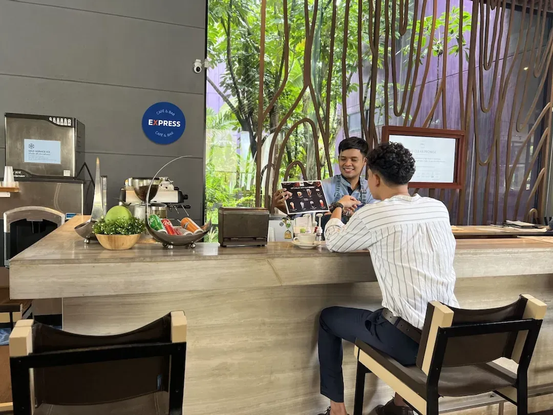 Lobby lounge