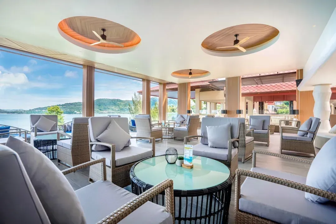 Lobby lounge
