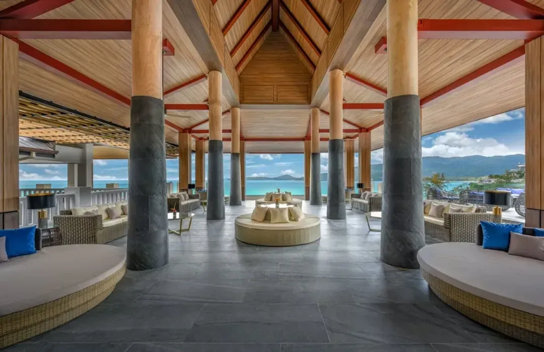 Lobby lounge