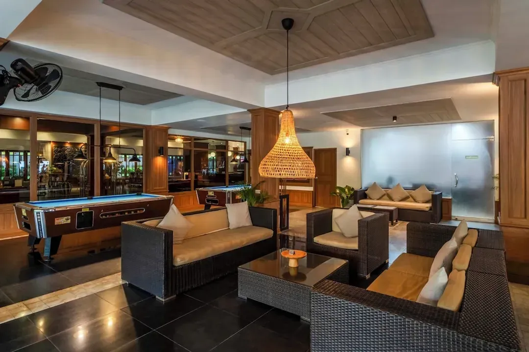 Lobby lounge