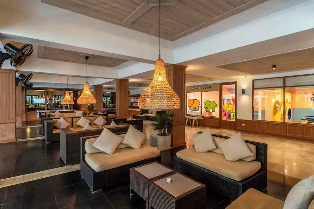 Lobby lounge