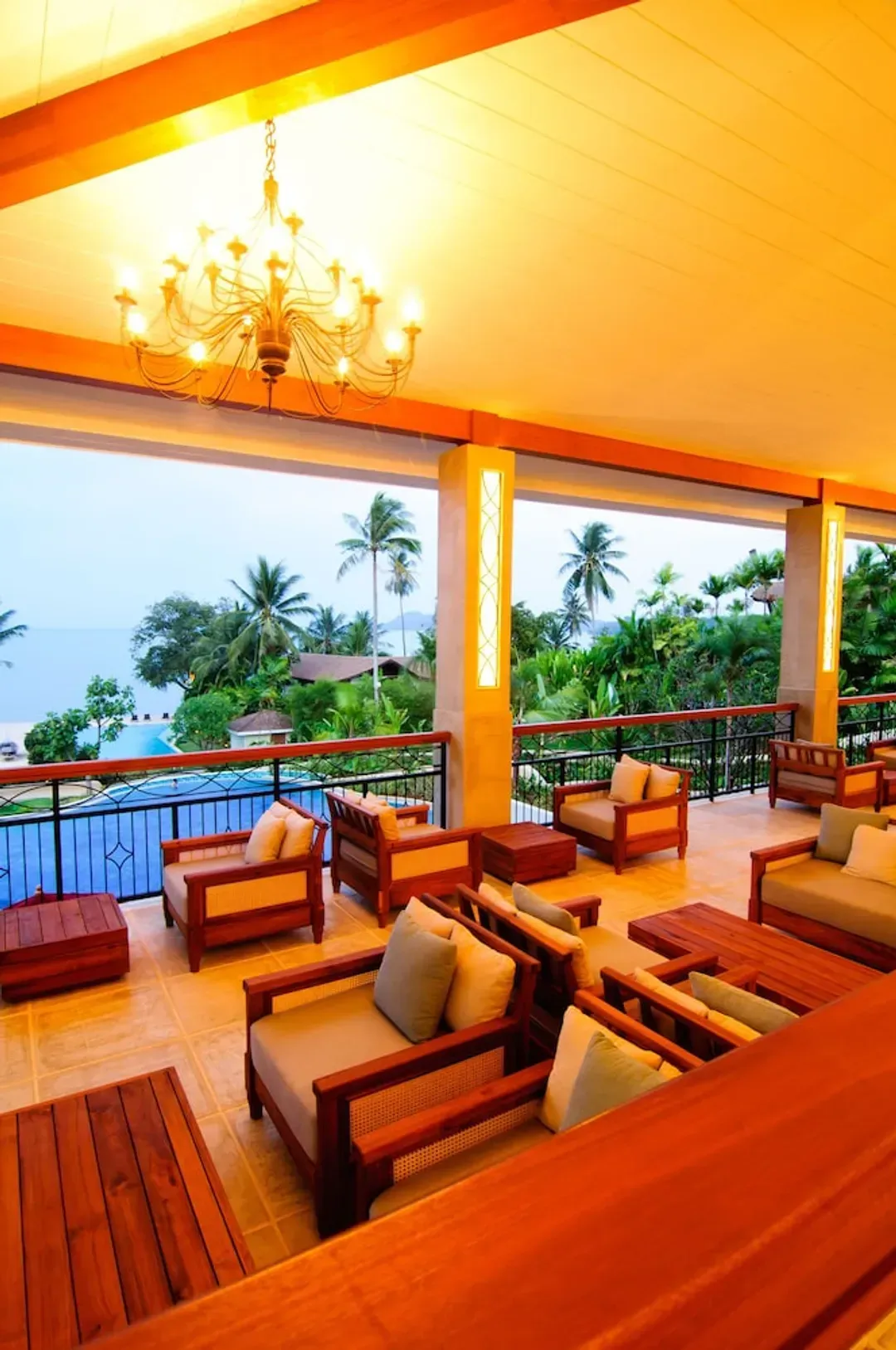Lobby lounge
