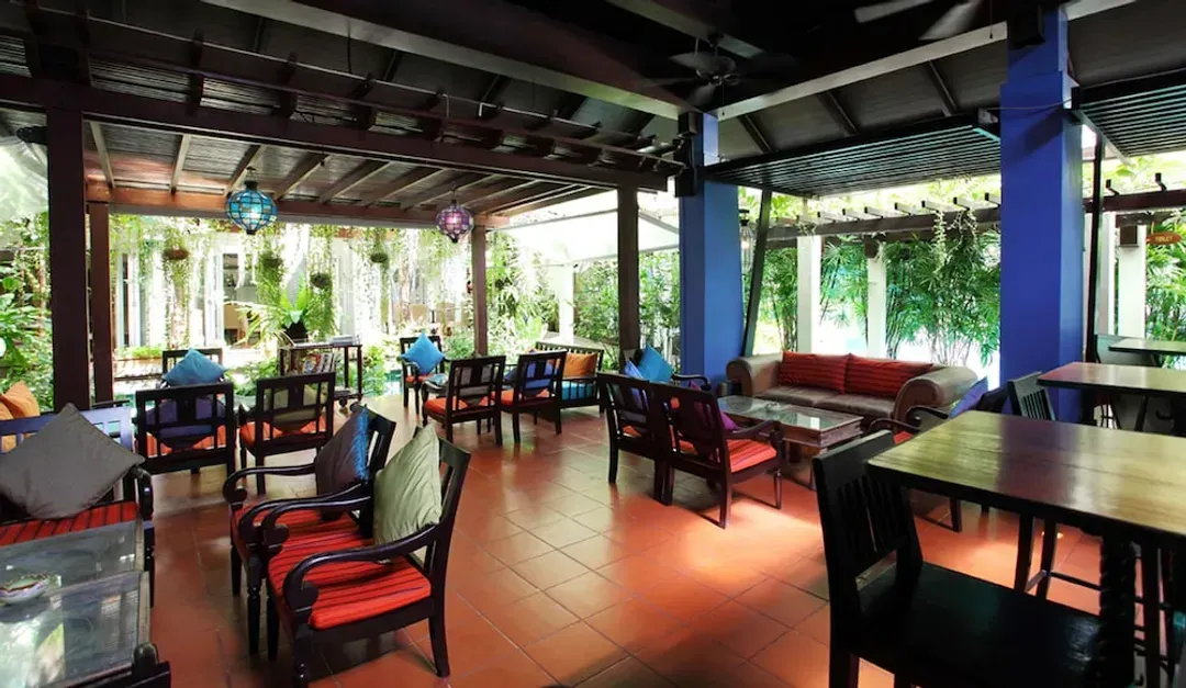 Lobby lounge