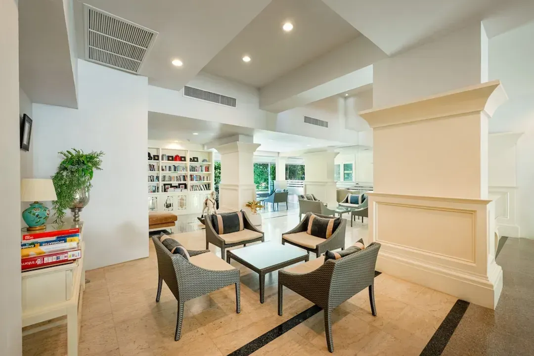 Lobby lounge