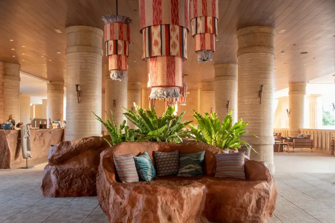 Lobby lounge