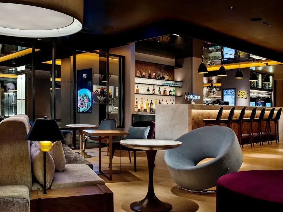 Lobby lounge