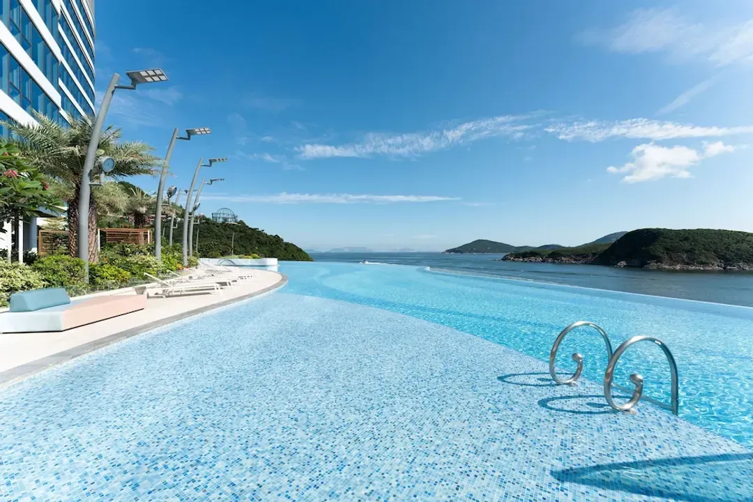 Infinity pool