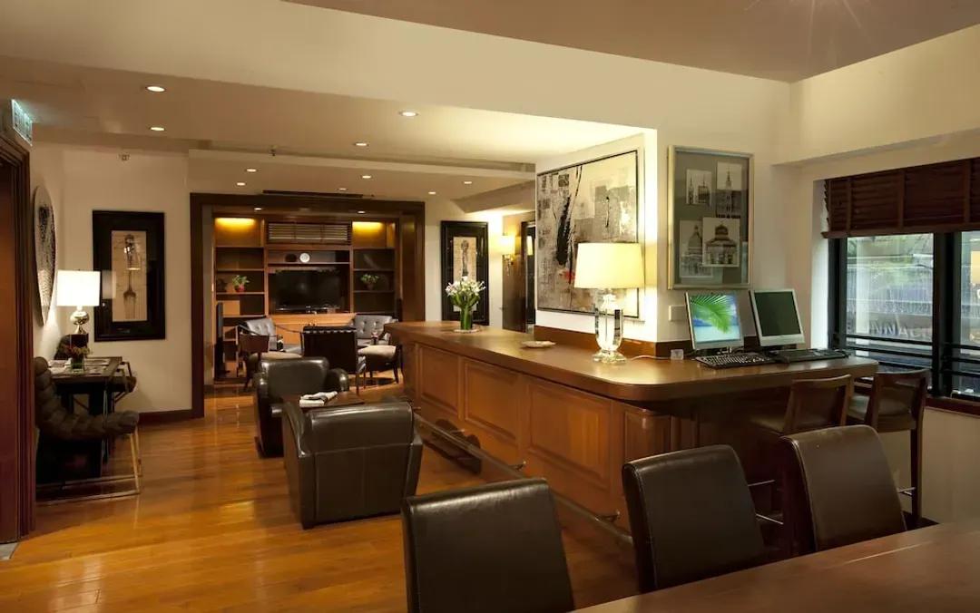 Lobby lounge