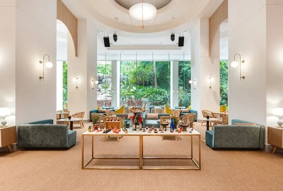Lobby lounge