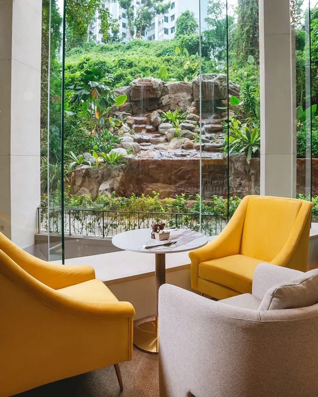 Lobby lounge