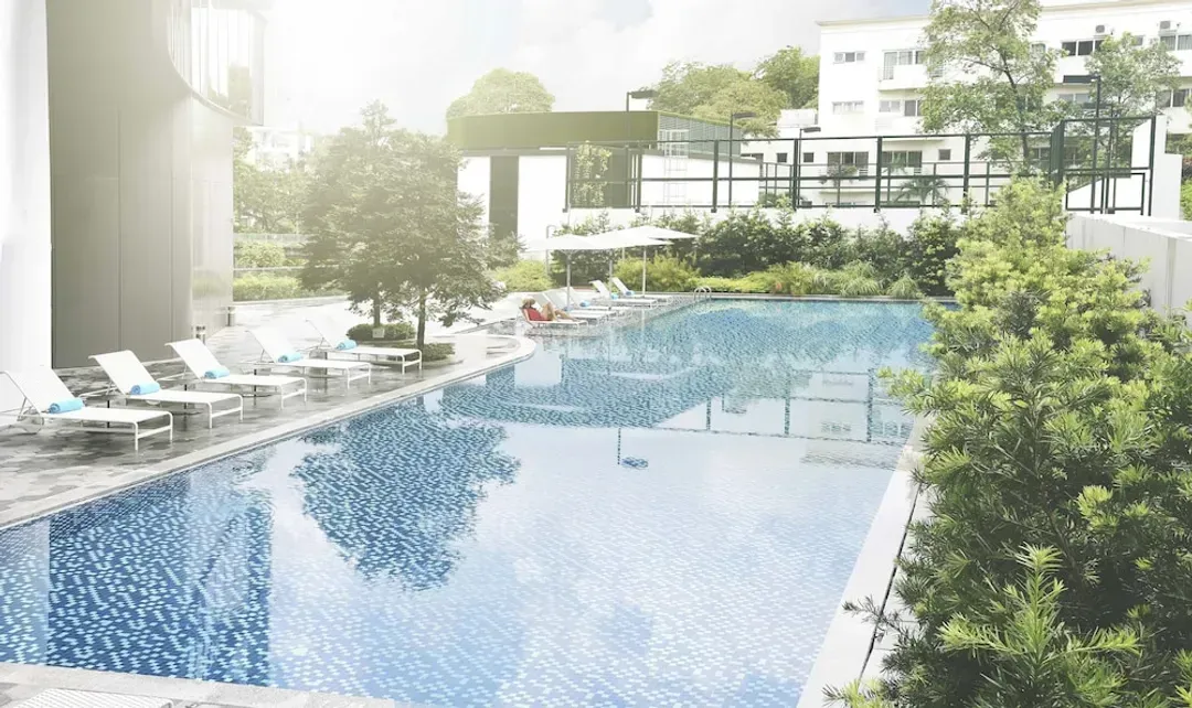 Exercise/lap pool