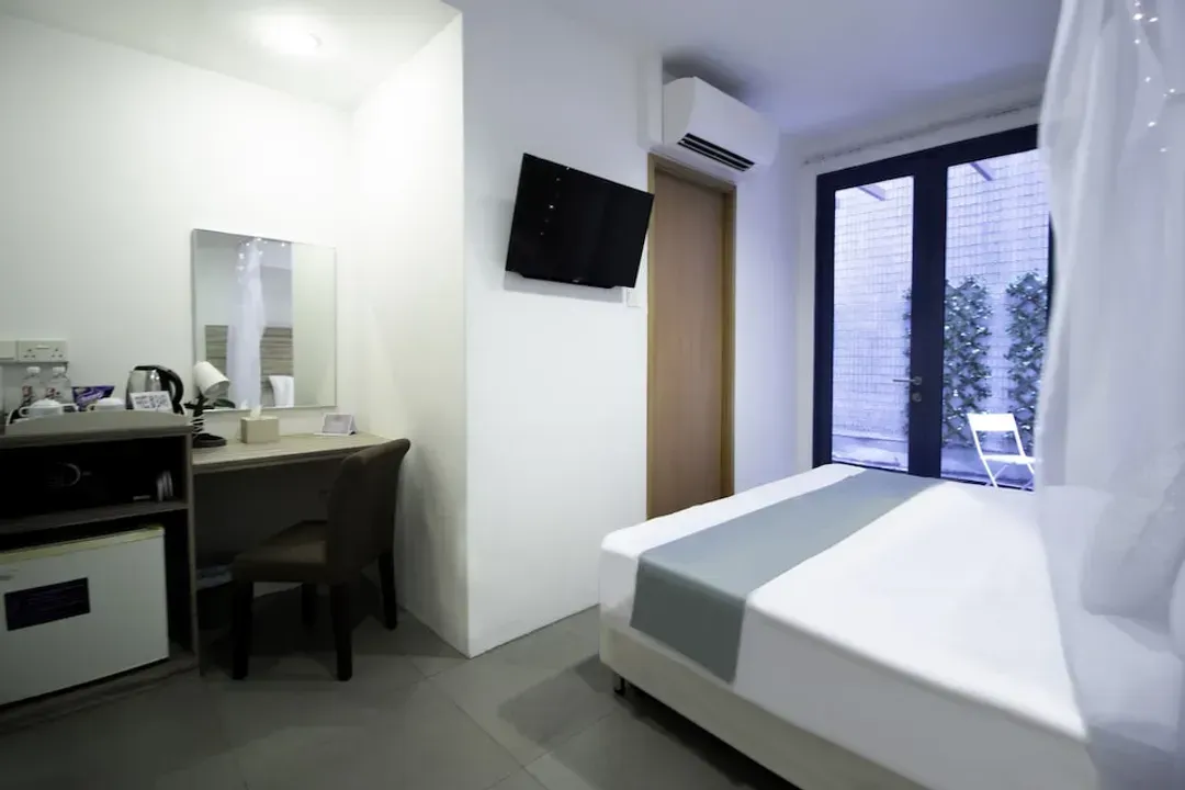 Victoria Hotel, a NuVe Group Collection