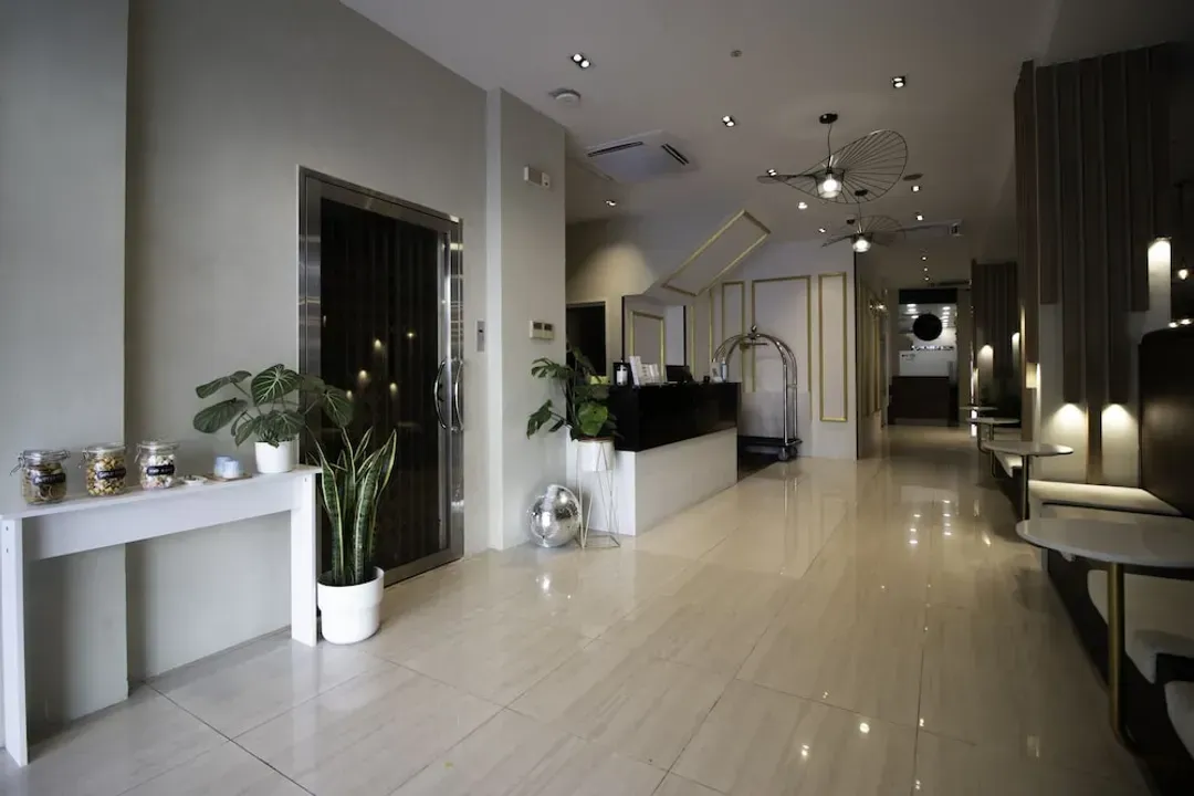 Victoria Hotel, a NuVe Group Collection