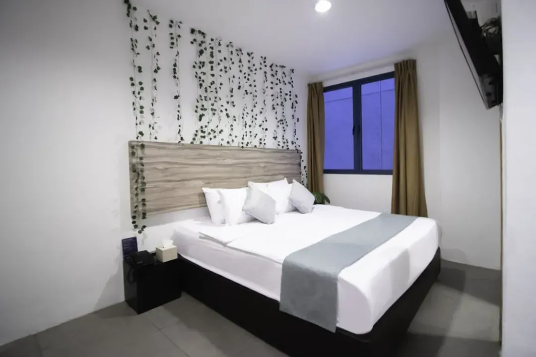 Victoria Hotel, a NuVe Group Collection