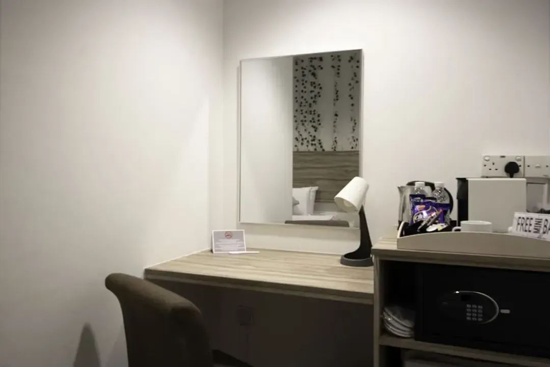 Victoria Hotel, a NuVe Group Collection