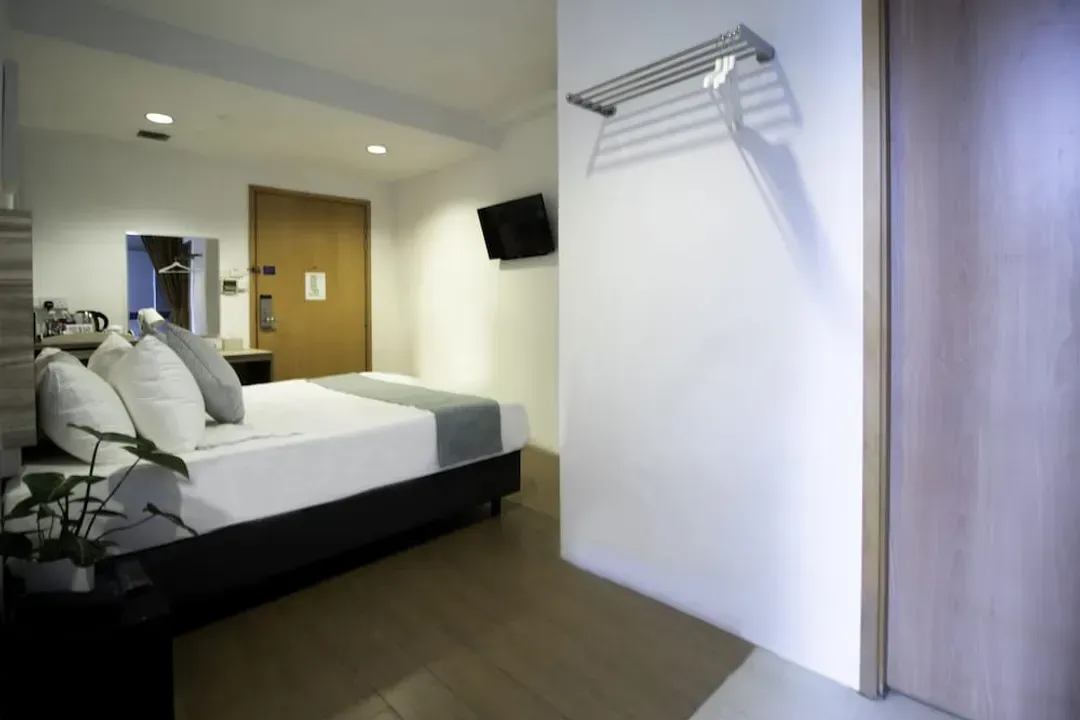 Victoria Hotel, a NuVe Group Collection