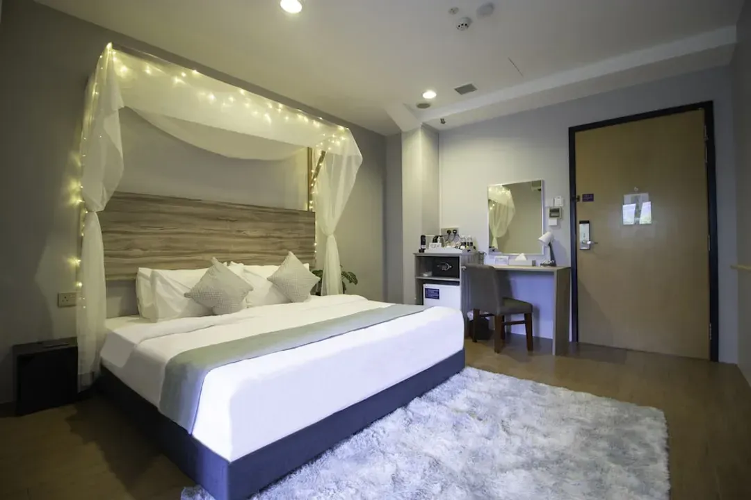 Victoria Hotel, a NuVe Group Collection