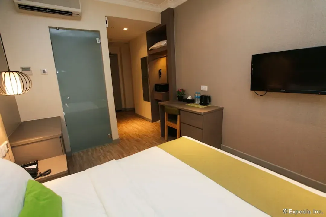 城邊飯店 (SG Clean)