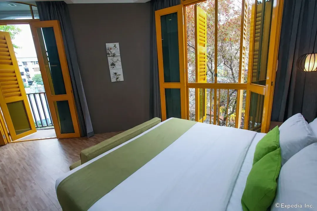 城邊飯店 (SG Clean)