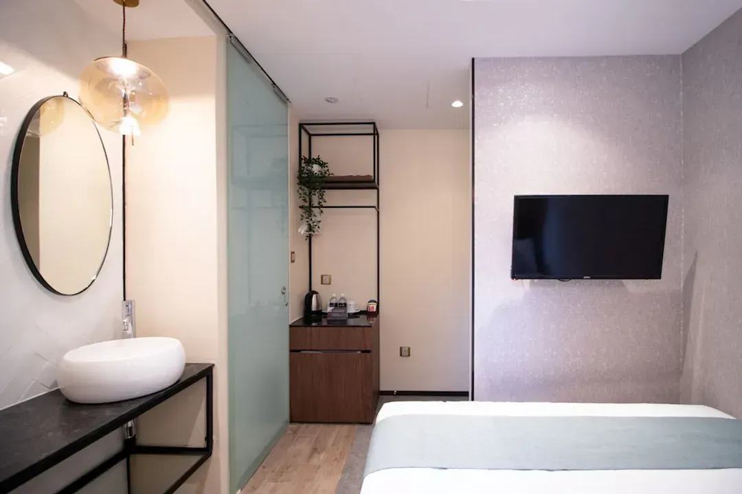 汉密顿路 - 劳明达街海港城饭店 (SG Clean)
