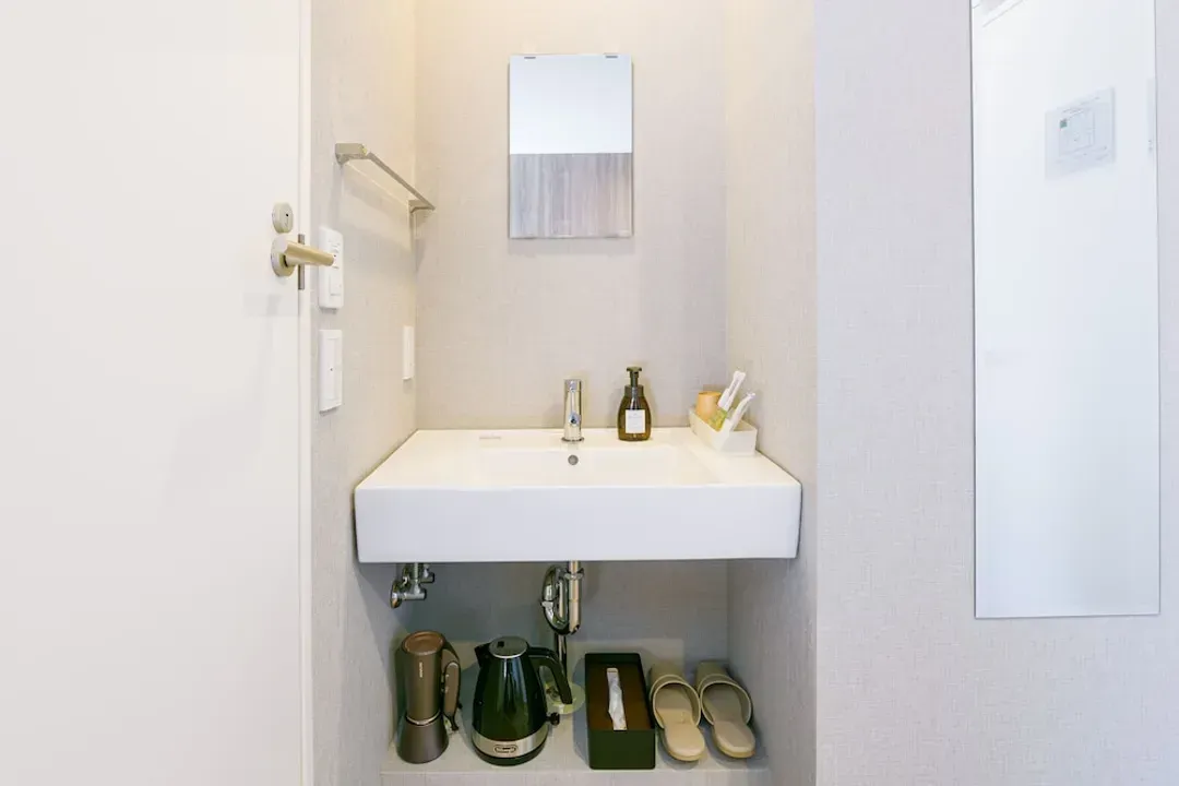 Bathroom sink