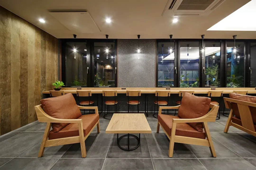 Lobby lounge