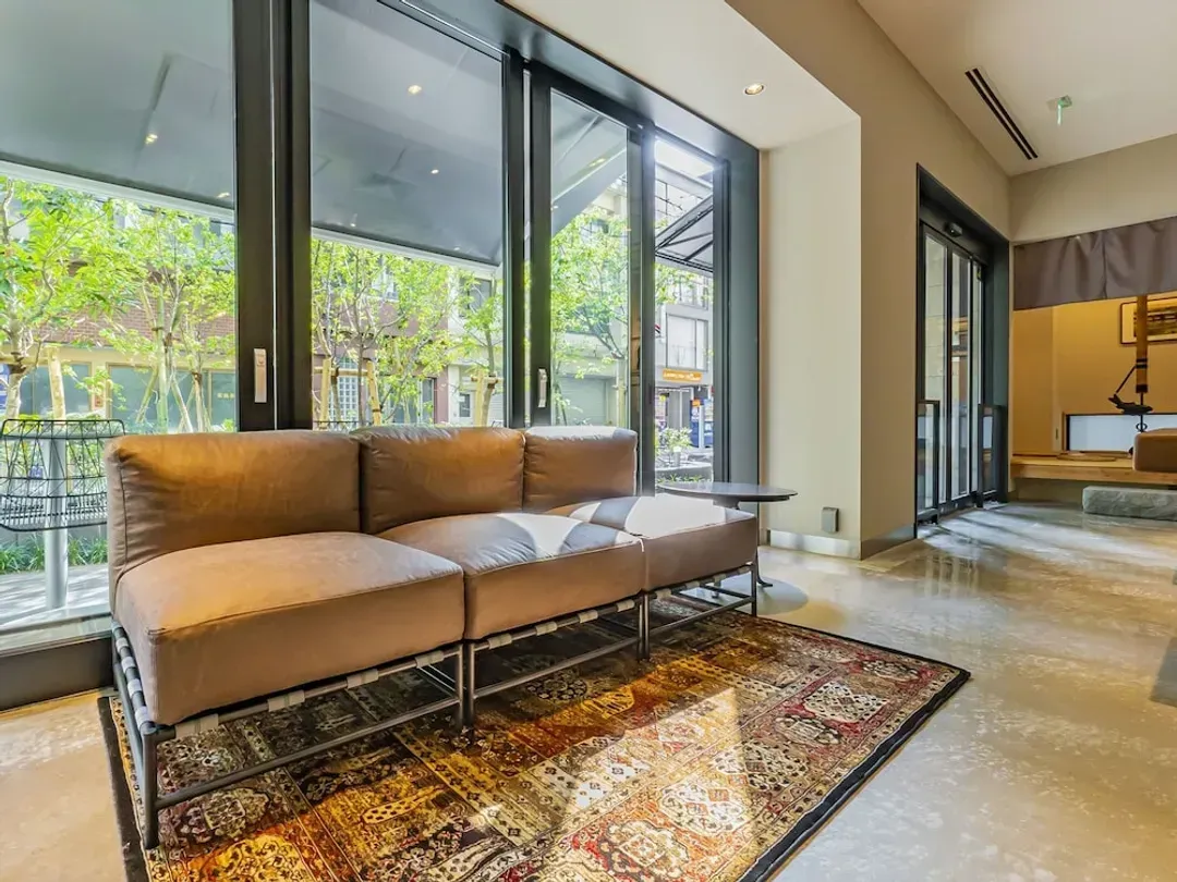 Lobby lounge