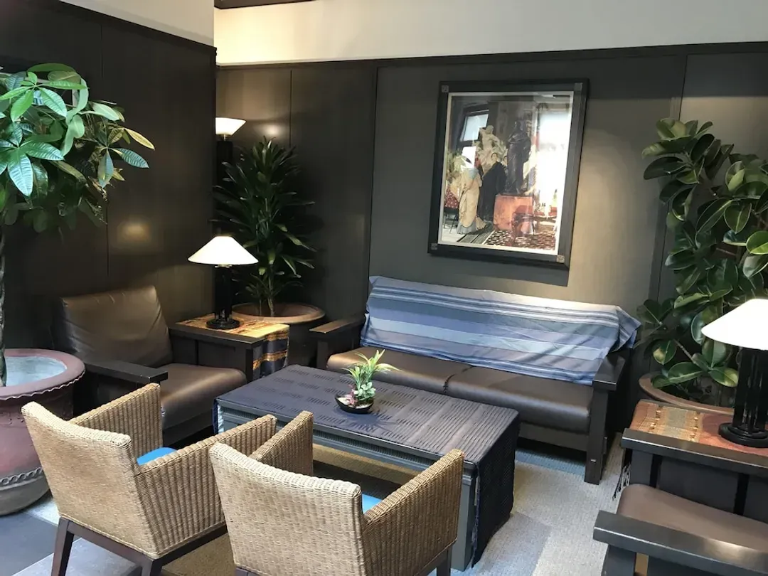 Lobby lounge