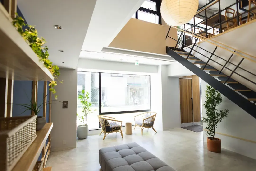 Lobby lounge