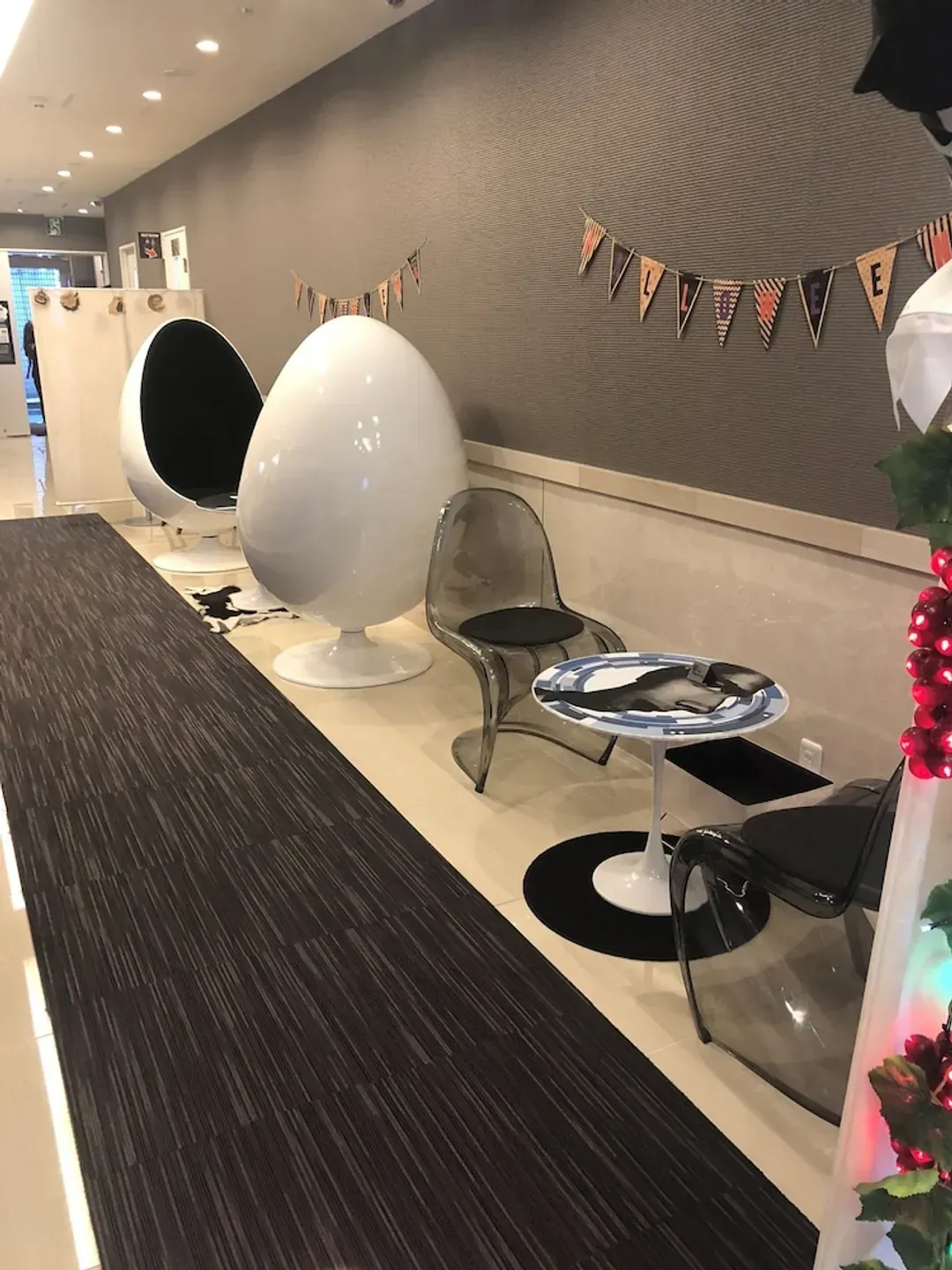 Lobby lounge