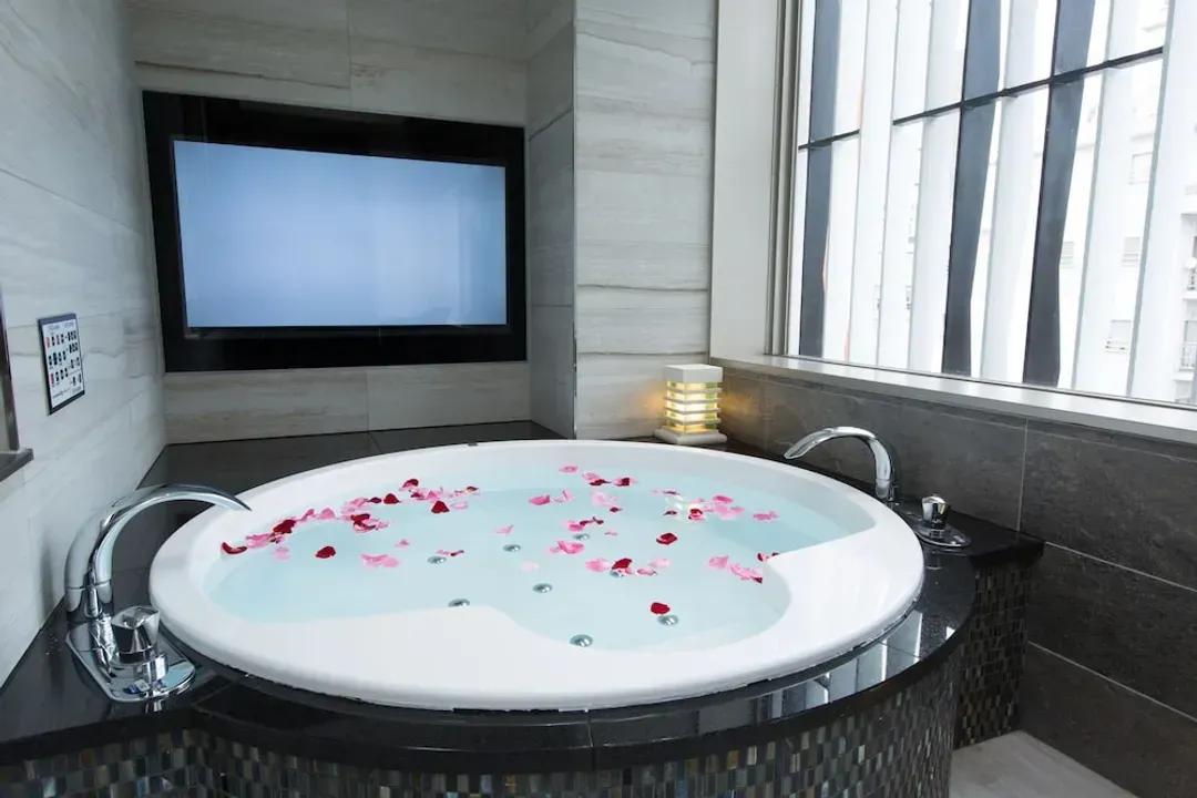 Jetted tub