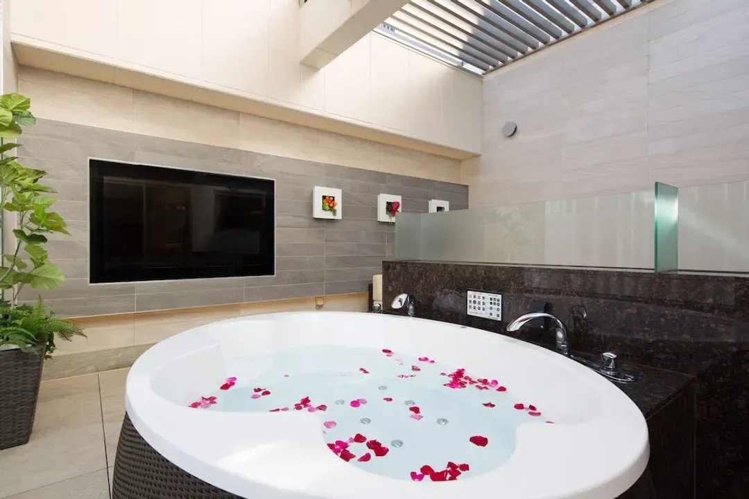 Jetted tub