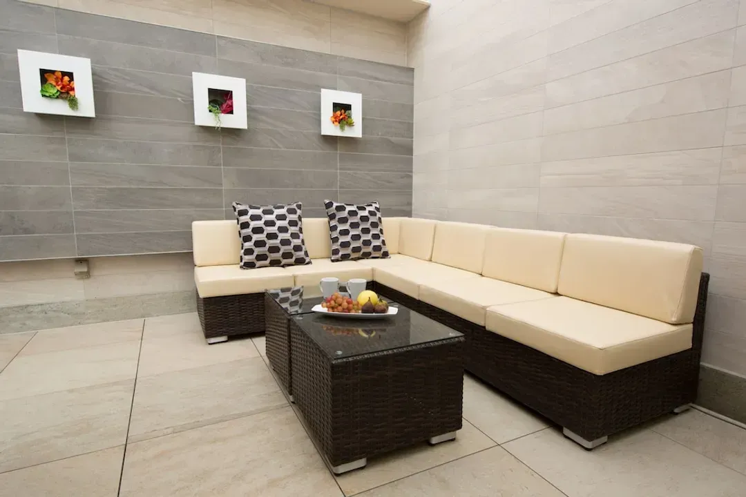 Deep soaking bathtub