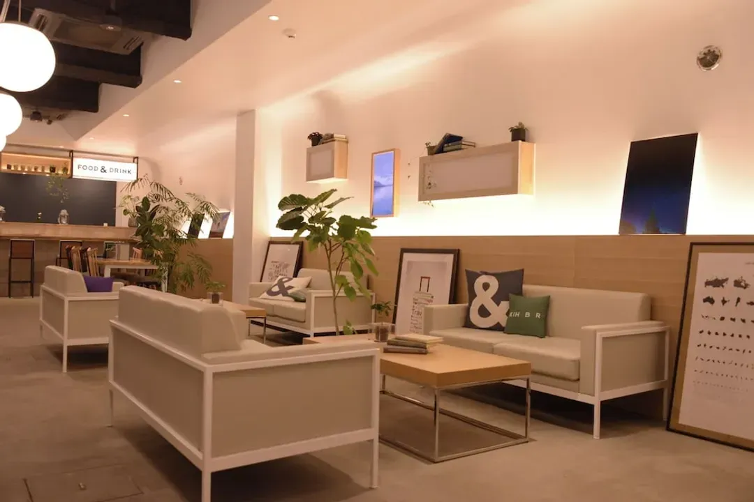 Lobby lounge