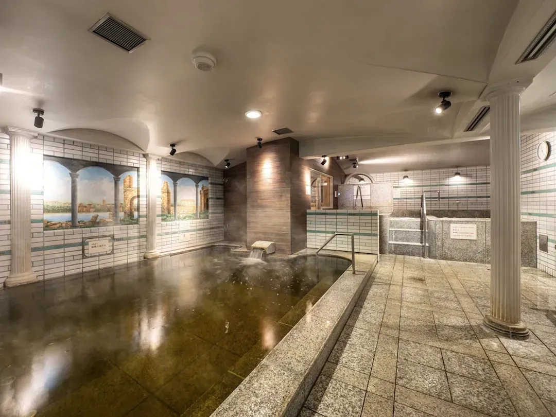Indoor spa tub