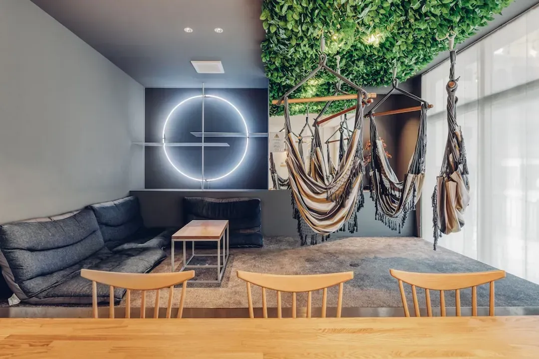 Lobby lounge