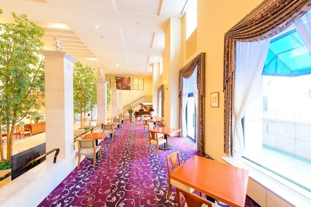 Lobby lounge