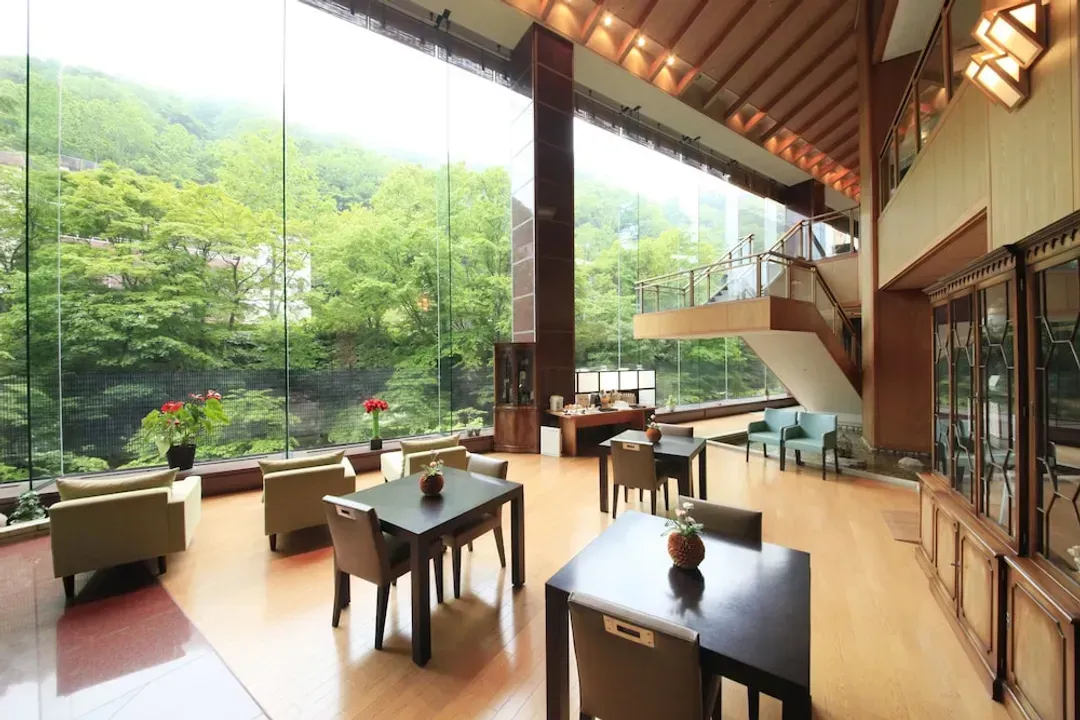 Lobby lounge
