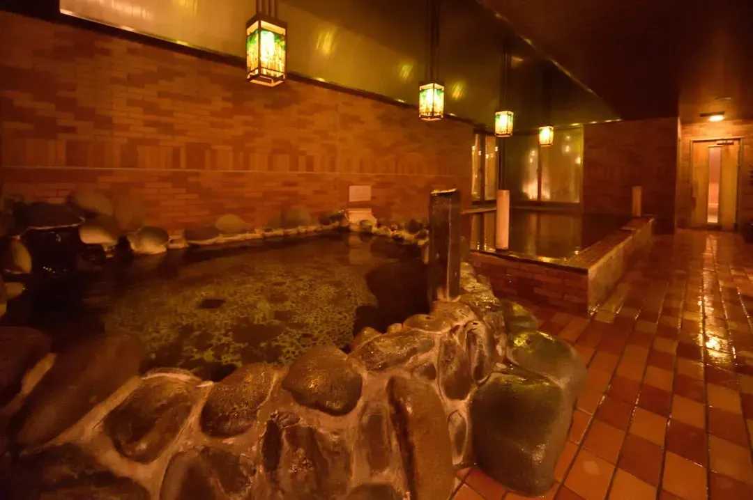 Indoor spa tub