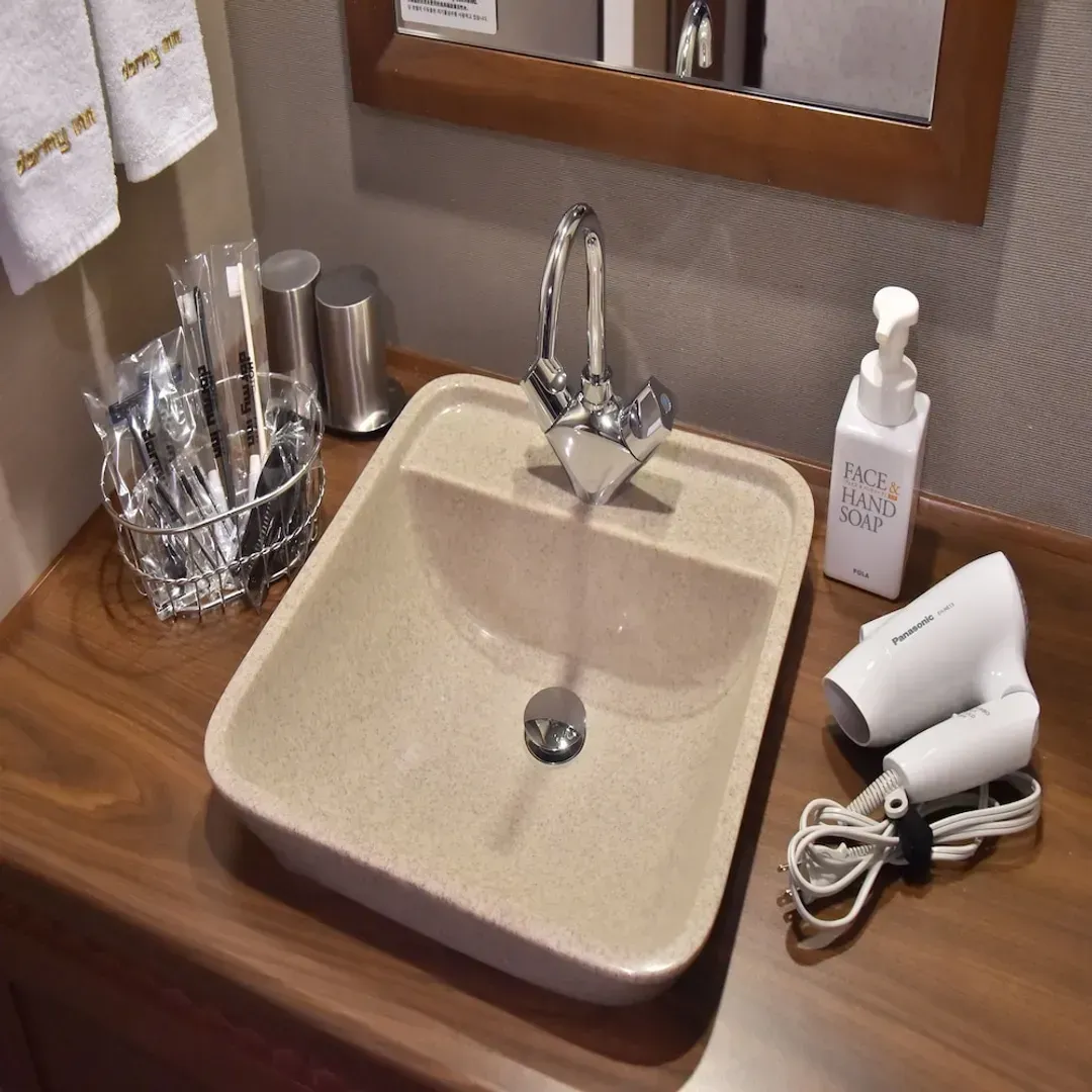 Bathroom sink