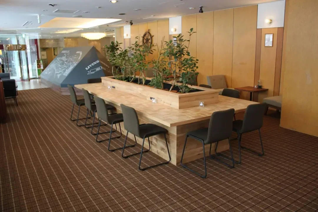 Lobby lounge