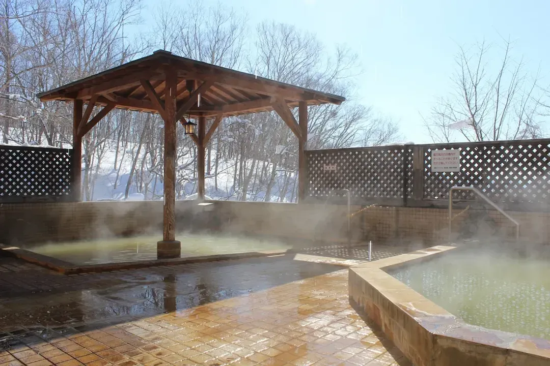 Indoor spa tub