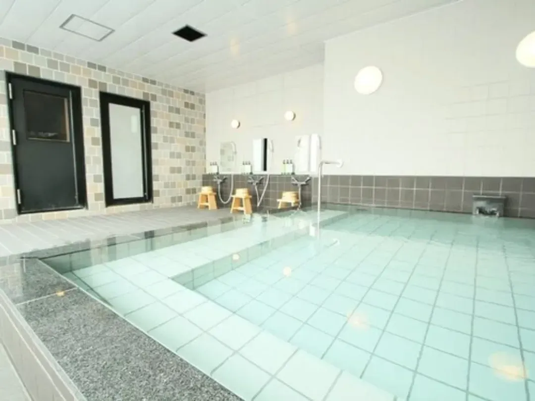 Indoor spa tub