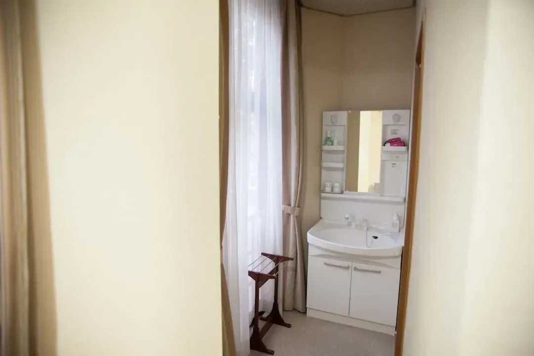 Bathroom sink